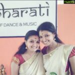 Saranya Mohan Instagram - With my dear Ammu :) #saranyamohan #sister#love