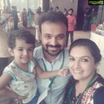 Saranya Mohan Instagram – When we met for AMMA meet😄our evergreen charming hero CHAKOCHAN @kunchacks 😍and my love Paddu❤️