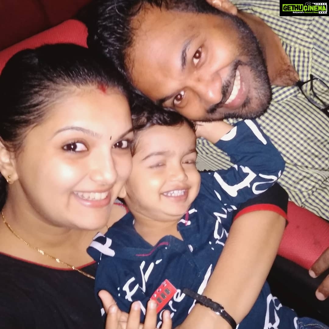 Saranya Mohan Instagram - Paddu's first cinema experience Watching Aravindante adhithikal