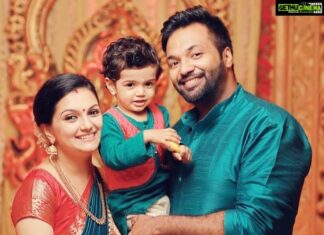 Saranya Mohan Instagram - Us :-* Thank you @framehuntphotography