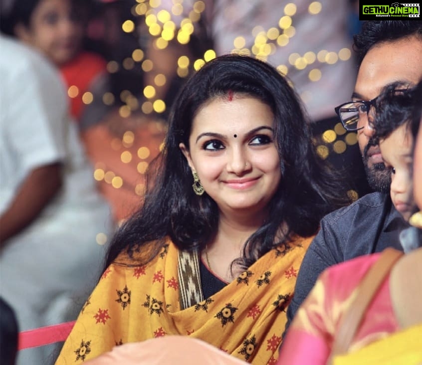 Saranya Mohan Instagram - Happy happy ga :p Good night dear friends:)
