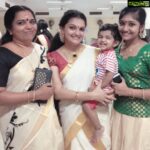 Saranya Mohan Instagram - 💗With my favourites 💗 #family @swami_bro photography