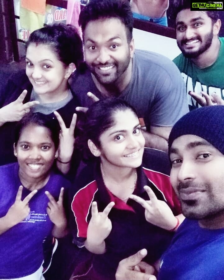 Saranya Mohan Instagram - My dear team mates with our trainer @shahidshafeer9127..