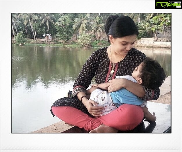 Saranya Mohan Instagram - And that feeling is priceless. :) Pic courtesy :*@swami_bro