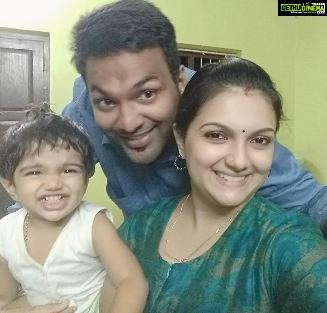 Saranya Mohan Instagram - So we all decide to show our teeth. Good night dear friends :)
