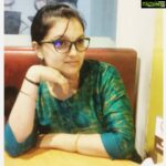 Saranya Mohan Instagram - Njangal budhijeevikal pothuve veluthayittu samsarikarilla. #me#poser#instapics#indian#actresses Pic credit :@aravindk2004