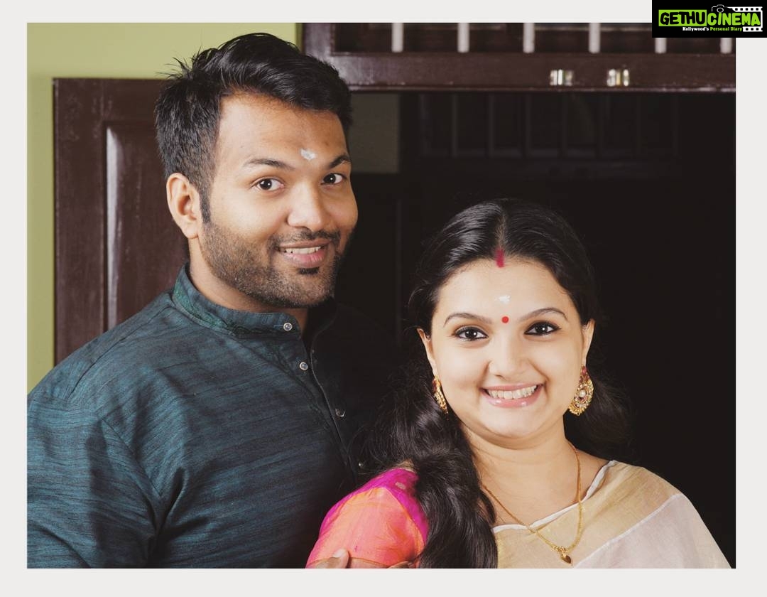 Saranya Mohan Instagram - Pic by @sabariaj for Mahilarathnam magazine. 7th month of my pregnancg period. #love#life#lovelife #instalove #instalike #hubby #husband#family#fun #mallus#saranyamohan #tamil Kovalam Beach, Kerala, India