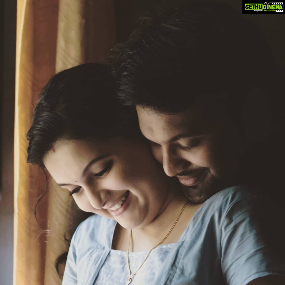 Saranya Mohan Instagram - Beautiful moment captured by @sabariaj ..such an awsome photographer he is. #saranyamohan #photoshoot #love #life#statigram #instalike #instagram #instalove#picoftheday #igers#igersdaily #actresses#tamil