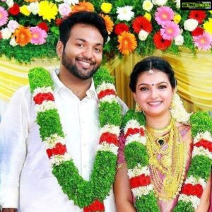 Saranya Mohan Instagram - First wedding anniversary..Many more to come..#Wedding #anniversary #love #life#mallus#instalike#instahub#statigram #picoftheday #saranyamohan #actresses