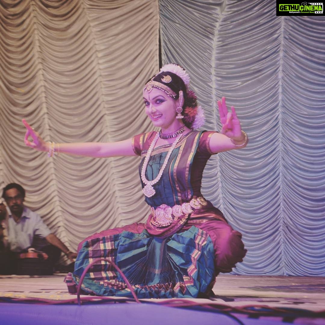 The Artistry of the Bharatanatyam Dress: An Insight – shanthitailors