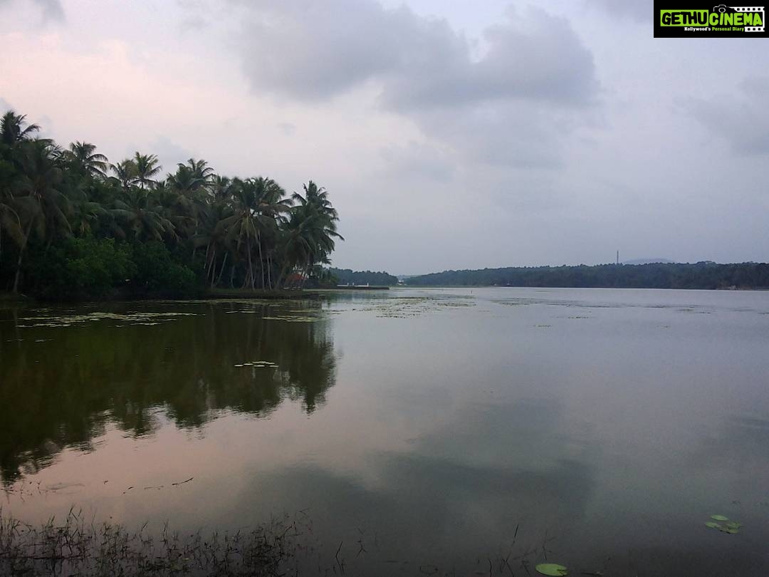 Saranya Mohan Instagram - Lovely evening #vellayani#lake#scenery#picoftheday #beautiful #beauty#instalike #instagram #instadaily #fun#green#eco