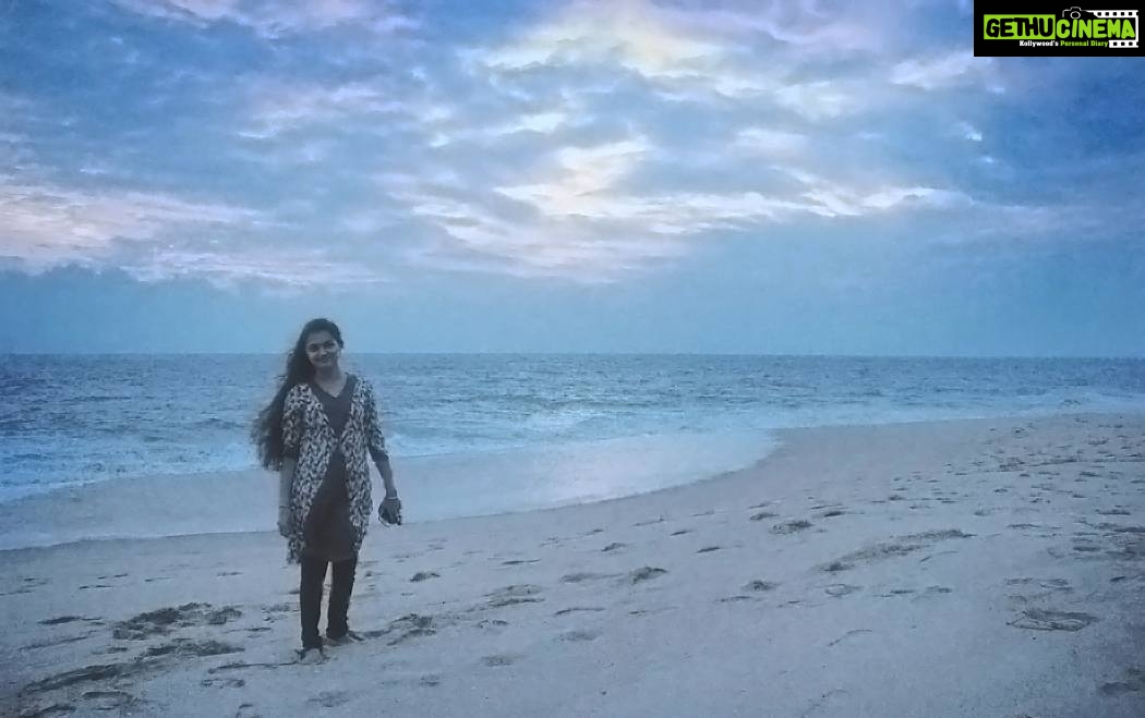 Saranya Mohan Instagram - Awsome sky.beautiful beach#love#life#beach#igers#igerskerala#mallu#instagram#saranyamohan#actress#cloud Kovalam Beach, Kerala, India