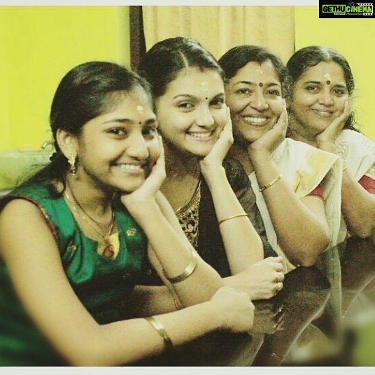 Saranya Mohan Instagram - #family#love#life#kerala#awsome#beautiful#mallu#girls#instadaily #instamood#super#instahub#indian#culture#instalike #happy#my#home#Saranyamohan