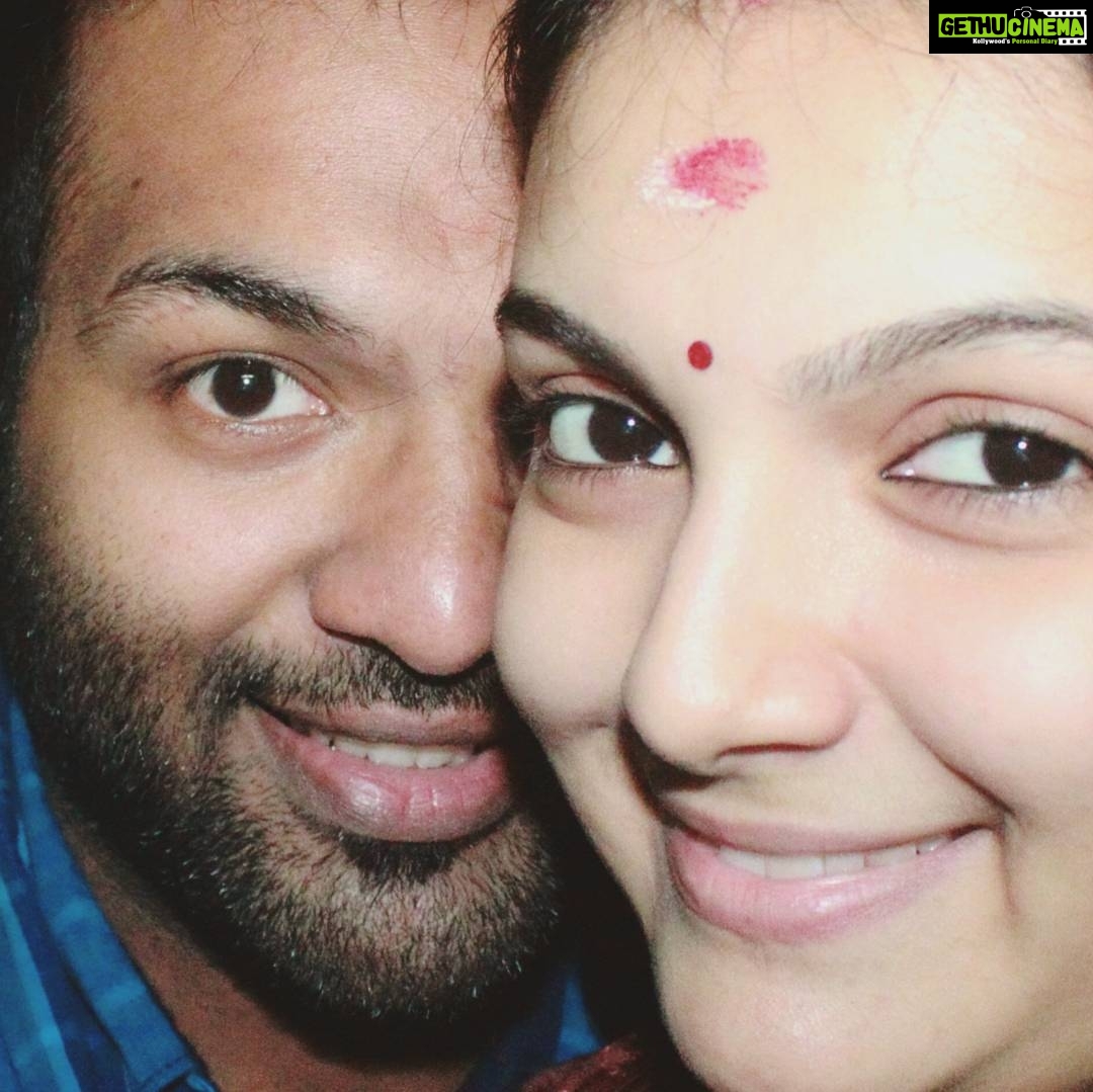 Saranya Mohan Instagram - With undamani #hubby#selfie #portraitpage #portrait#selfies#mallu#instagram#statigram #instalike #instahub#instagood#instadaily#saranyamohan #actress