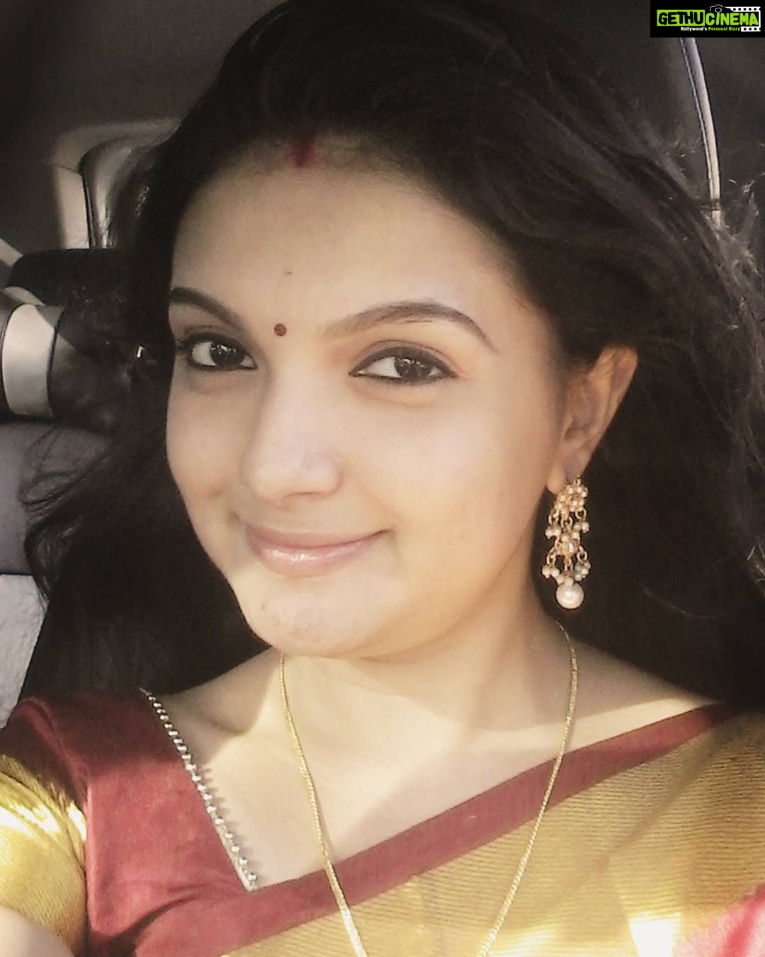 Saranya Mohan Instagram - Good night selfie :p #selfie#selfies #selfienation#love#awsome #life#mallu#indian#actress#saranyamohan #instagram