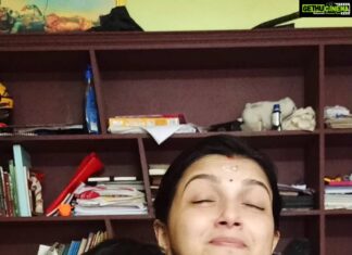 Saranya Mohan Instagram - Retake എടുത്ത് ഞാൻ ഇന്ന് തകർക്കും 🤣🤣🤣🤣