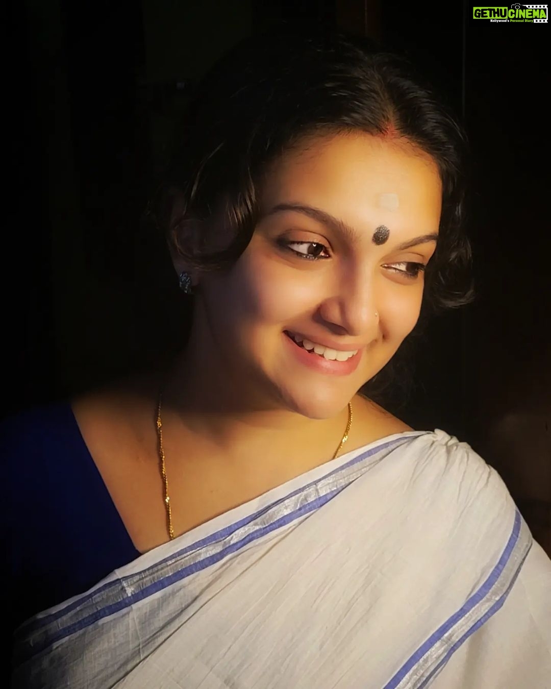 Actress Saranya Mohan HD Photos and Wallpapers February 2022 - Gethu Cinema