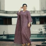 Sarayu Mohan Instagram – Comfort is cafe fashion!
@cafefashion_by_remya_nair…
Long kaftan and shades!
Ready man😉

Shot by @_story_telle__r ♥️ Heera Waters