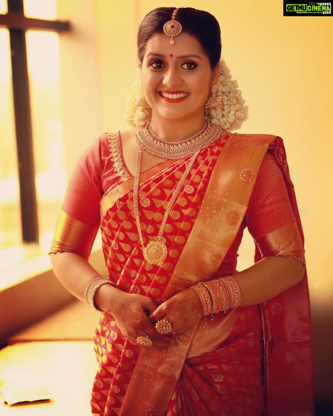 Sarayu Mohan Instagram - Posting first pic as bride☺️
