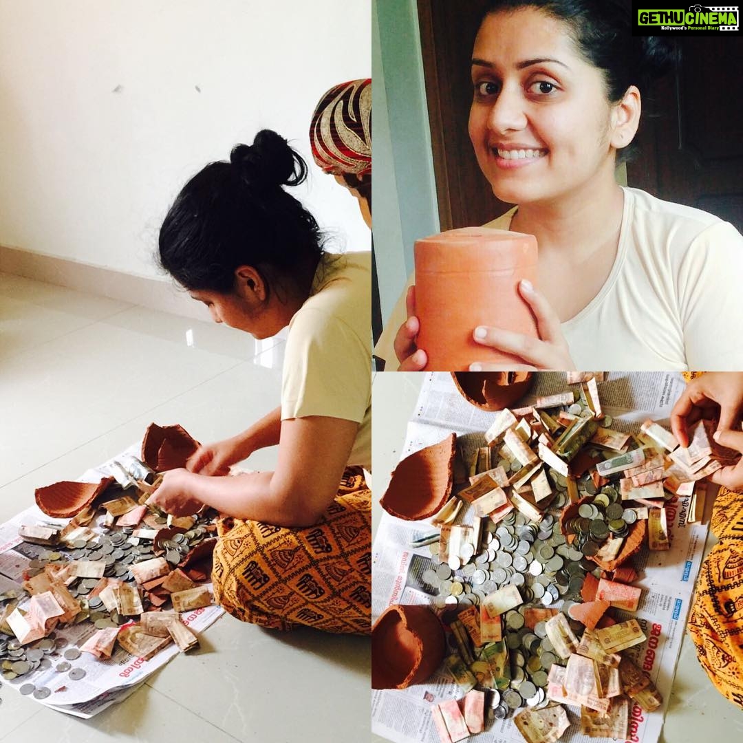 Sarayu Mohan Instagram - #Happines#little things#piggy bank#