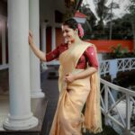 Sarayu Mohan Instagram - When a beautiful saree speaks!❤ Soft golden tissue organza saree with Zari weaving border ,bird motif embroidery work with additional stone work . And cotton tassels on pallu blouse, phantom silk blouse with sequence work Thank u @meadow_by_priyanka♥️ U can catch me clad in this beautiful saree for several times 😁 Click, very dearest @_story_telle__r ♥️
