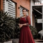 Sarayu Mohan Instagram - A perfect dress and good click combo!🥰 @akhil.aklopz clicks @merakidesigns_by_nancyabraham costume ♥️ Thalassery തലശ്ശേരി