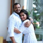 Sarayu Mohan Instagram – ആശംസകൾക്ക് ഹൃദയം നിറഞ്ഞ നന്ദി, സ്നേഹം…. ♥️

സമാധാനത്തിന്റെ വെള്ളയും വെള്ളയുമിട്ട് ജീവിതത്തിലേക്ക് “എന്തായിപ്പോ ഉണ്ടായേ ന്ന്” കണ്ണും തള്ളി നോക്കി ഇഞ്ചോടിഞ്ച് പോരാട്ടം അഞ്ചാം വർഷത്തിലേക്ക് 🤣@sanalvaassudev

Clicks @sreeraj_capture 🥰thank u bro White Dammar