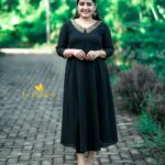 Sarayu Mohan Instagram - I am glad that i can be in a @lepapillonkochi5 dress for evening parties also. ♥️ A simple black dress with minimal golden shimmering! Perfect one if choose to be simple and stylish! Click @_story_telle__r ♥️