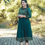 Sarayu Mohan Instagram - Another beautiful dress from @lepapillonkochi5 bottle green frock and sunflower clip...ready for a girly day♥️ Clicked by @_story_telle__r 🥰 Chottanikkara, India