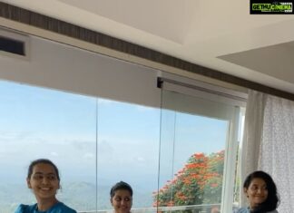 Sarayu Mohan Instagram - When u dress alike it’s time for a reel! Miss u guys! @rebinabasheer @fabitha_bashi @parakkatnatureresortmunnar