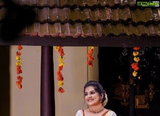 Sarayu Mohan Instagram - Throwback! Video@ https://instagram.com/shahidh_ali?utm_medium=copy_link Clicks @deepak_divakaran_photography @meeramax_makeupartist_ makeup @parinayahjewels ornaments @gouri_designs costume