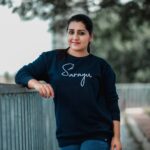 Sarayu Mohan Instagram - Customized hoodies from @buy_smart_online_store_ Thank u ♥️good quality and loved the writing😋 എന്റെ തല, എന്റെ ഫുൾ ഫിഗർ എന്റെ പേര് 😁 Clicked by bro @_story_telle__r Elamkulam, Kochi