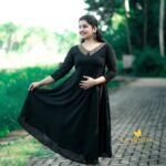 Sarayu Mohan Instagram – I am glad that i can be in a @lepapillonkochi5 dress for evening parties also. ♥️
A simple black dress with minimal golden shimmering!
Perfect one if choose to be simple and stylish!

Click @_story_telle__r ♥️