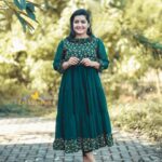 Sarayu Mohan Instagram - Another beautiful dress from @lepapillonkochi5 bottle green frock and sunflower clip...ready for a girly day♥️ Clicked by @_story_telle__r 🥰 Chottanikkara, India