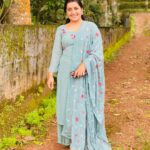 Sarayu Mohan Instagram - Gud afternoon ❤️ Wearing Simple and beautiful salwar set from @moksha_the_clothing