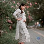 Sarayu Mohan Instagram - Happy new year fam♥️ Wearing favourite @cafefashion_by_remya_nair on the very first day 2022... V neck kurthi and palazzo! Clicked by dearest @_story_telle__r ♥️ Panampilly Nagar Walkway