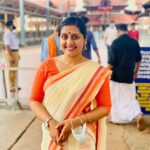 Sarayu Mohan Instagram - ചിങ്ങം! നല്ല നാളിൻ ആശംസകൾ സുഹൃത്തുക്കളെ ❤️ @kerala_bygone_fashion setmund🥰 Guruvayur temple kerala