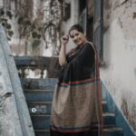 Sarayu Mohan Instagram - A beautiful black saree and a pleasant evening well captured by @qubestories Thank u @linenworldonline for this pretty saree, totally my kinda one♥️ @qubestories lots of love to ur whole team, u guys were full of energy 😀and i loved the picz🥰 Fortkochi