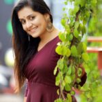 Sarayu Mohan Instagram - ജന്മദിനാശംസകൾക്കും ,സ്നേഹത്തിനും,ഓർക്കലുകൾക്കും സമ്മാനങ്ങൾക്കും ,കുഞ്ഞു കുറിപ്പുകൾക്കും ഒക്കെ നന്ദി... നിറയേ സ്നേഹം ❤️ @nisamzuppy_ click @tiarabysruthynygil costume Thaal Kitchen