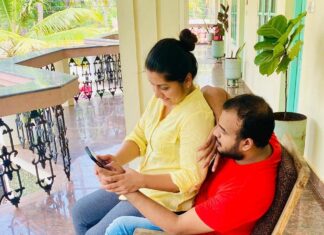Sarayu Mohan Instagram - ഇന്ന് രണ്ടിലൊന്ന് അറിഞ്ഞിട്ട് തന്നെ ഉള്ളൂ 🤪 Cliff Stories