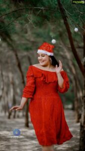 Sarayu Mohan Instagram - Merry Xmas♥️ @lepapillonkochi5 @_story_telle__r @_arya_jithins_makeover