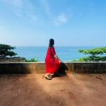 Sarayu Mohan Instagram - കടൽ ♥️ Pic one @aju_bhuvanendran Pic one @fabsdesignstory Varkala Beach