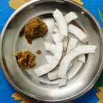 Sarayu Mohan Instagram - ദിങ്ങനെ കഴിക്കാൻ ഇഷ്ടമുള്ളവർ ഉണ്ടോ, തേങ്ങാപൂളും ശർക്കരയും 🤤