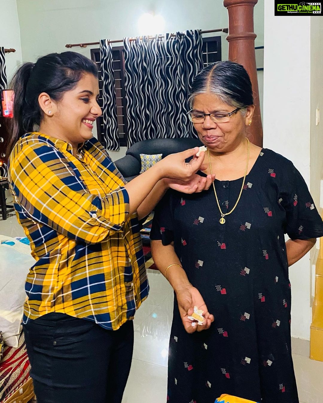 Sarayu Mohan Instagram - പിറന്നാൾകുട്ടി,അമ്മ ❤️ Chottanikkara, India