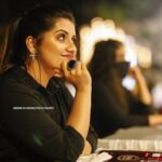 Sarayu Mohan Instagram - In between judging! @sibeeshsavendra clicks @meeramax_makeupartist makeup ♥️