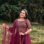 Sarayu Mohan Instagram - Just be happy♥️ @manumulanthuruthyphotography @diva_womensclothingstore @sethus_glam_stories_