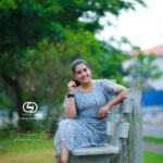 Sarayu Mohan Instagram - ഉയർത്തെണീറ്റവർ ആണ് നമ്മൾ ഓരോരുത്തരും...ഏത് ദുഃഖകയത്തിലും പ്രത്യാശയുടെ വെളിച്ചമേകി ഇന്ന് ഈസ്റ്റെർ... ദൈവം മനുഷ്യൻ ആകുമ്പോൾ, മനുഷ്യമനസ്സിൽ ദൈവസ്നേഹവും കാരുണ്യവും നിറയട്ടെ ഈസ്റെർ ആശംസകൾ ♥️ @glitzandglamdesignerz costume @akhil_manoharan_photography_23 click Panampilly Nagar Walkway