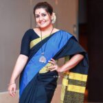 Sarayu Mohan Instagram – ഒരു കൊച്ചു സന്തോഷം!
സ്കൂൾ സമയത്ത് ഒന്ന് രണ്ട് പ്രോഗ്രാമുകൾ ചെയ്തത് ഒഴിച്ചാൽ, ലൈവ്, സ്റ്റേജ് അവതരണം ഒരു ബന്ധവുമില്ലാത്ത മേഖലയായിരുന്നു…. പക്ഷേ രസകരമായി ഒരു prgm മുഴുവൻ മുന്നോട്ട് കൊണ്ടുപോകുന്നവരെ വലിയ ഇഷ്ടവുമാണ്, ശ്രദ്ധിക്കാറുമുണ്ട്…
2 ദിവസം മുന്നേ ലളിതമായ ഒരു ചടങ്ങിൽ, അപ്രതീക്ഷിതമായി അവതാരക ആയി… @rootsvideoin launch…
@jayarajfilms നിസംശയം ഏല്പിച്ചതിനും കൂടെ നിന്നതിനും തിരുത്തിയതിനും നന്ദി ♥️
@manju.anil._ നിറയേ സ്നേഹം ♥️

ആശംസകൾ @rootsvideoin
Clicks @athmi_capture
Makeup @manumohan21
Hair @style_art_by_rinty
Costume @savitha_tony
Thanks to @meeramax_academy Crowne Plaza Kochi