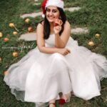 Sarayu Mohan Instagram - I want an entirely different Xmas next year! I want next year to be entirely different! Managed to find some happiness amidst all chaos! @signature_by_amal click