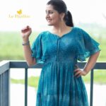 Sarayu Mohan Instagram – A casual eve in @lepapillonkochi5 frock…♥️

@_story_telle__r 🥰